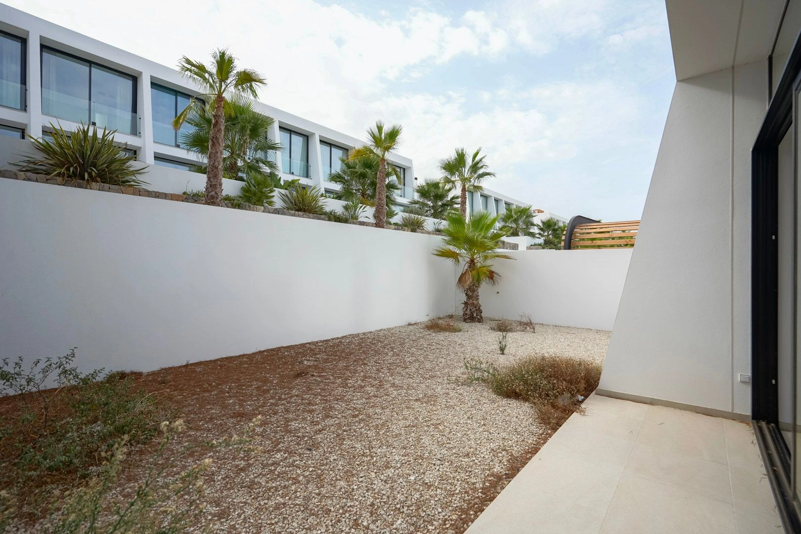 Moderne nieuwbouw geschakelde chalet te koop in Calpe