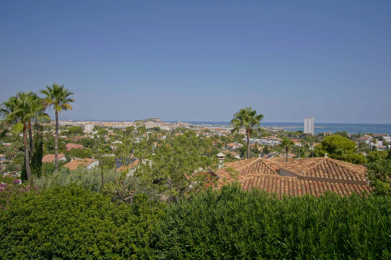 Villa con vistas panoramicas al mar a la venta en Denia.