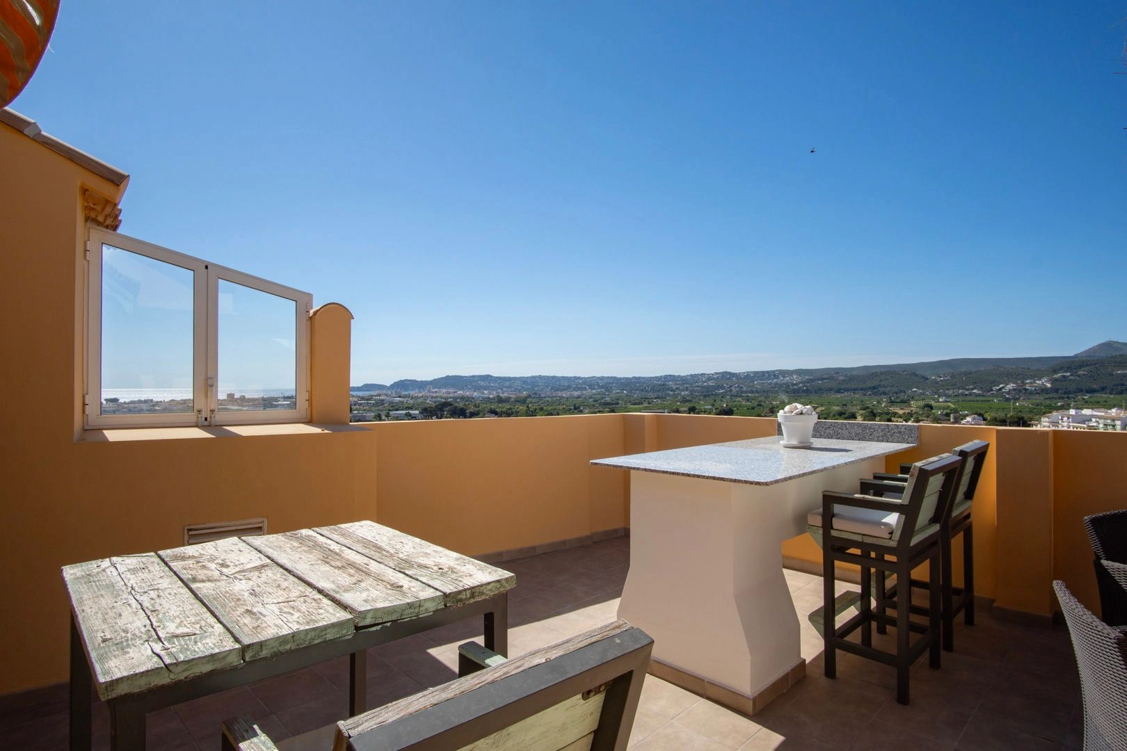 Penthouse rénové avec vue sur la mer à vendre au centre de Jávea