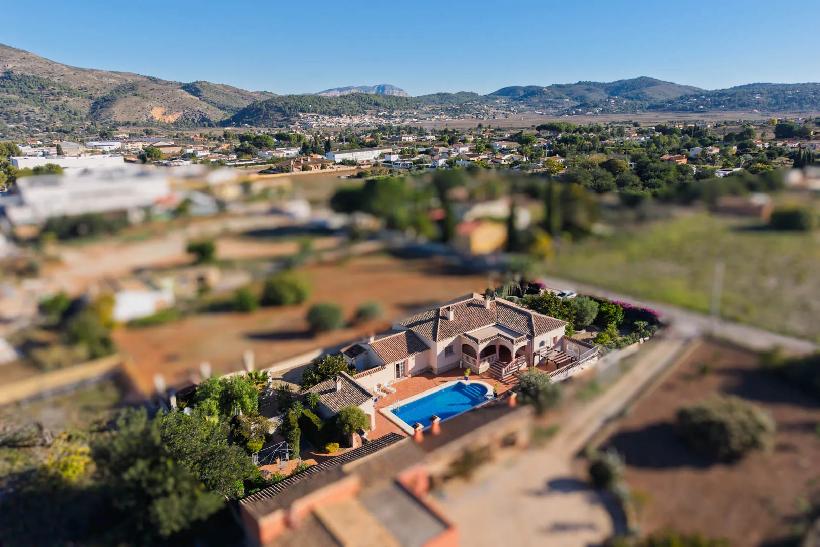 Villa de estilo mediterráneo a la venta en Jalón