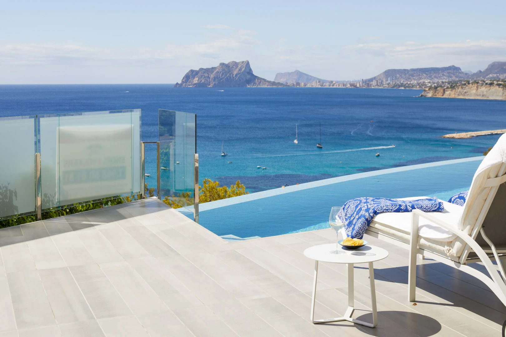 Designer-Villa mit Panoramablick auf das Meer zum Verkauf in El Portet, Moraira