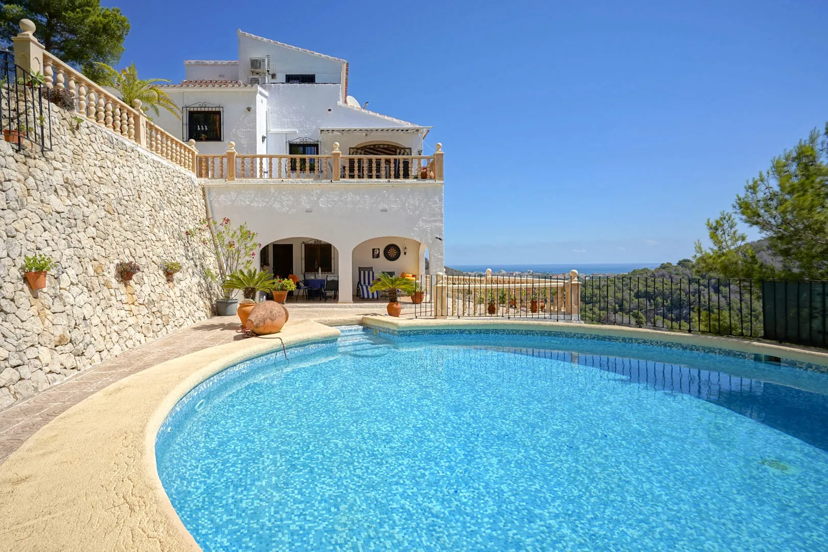 AR55223 - Traditional villa with sea views and complete privacy in Jávea.