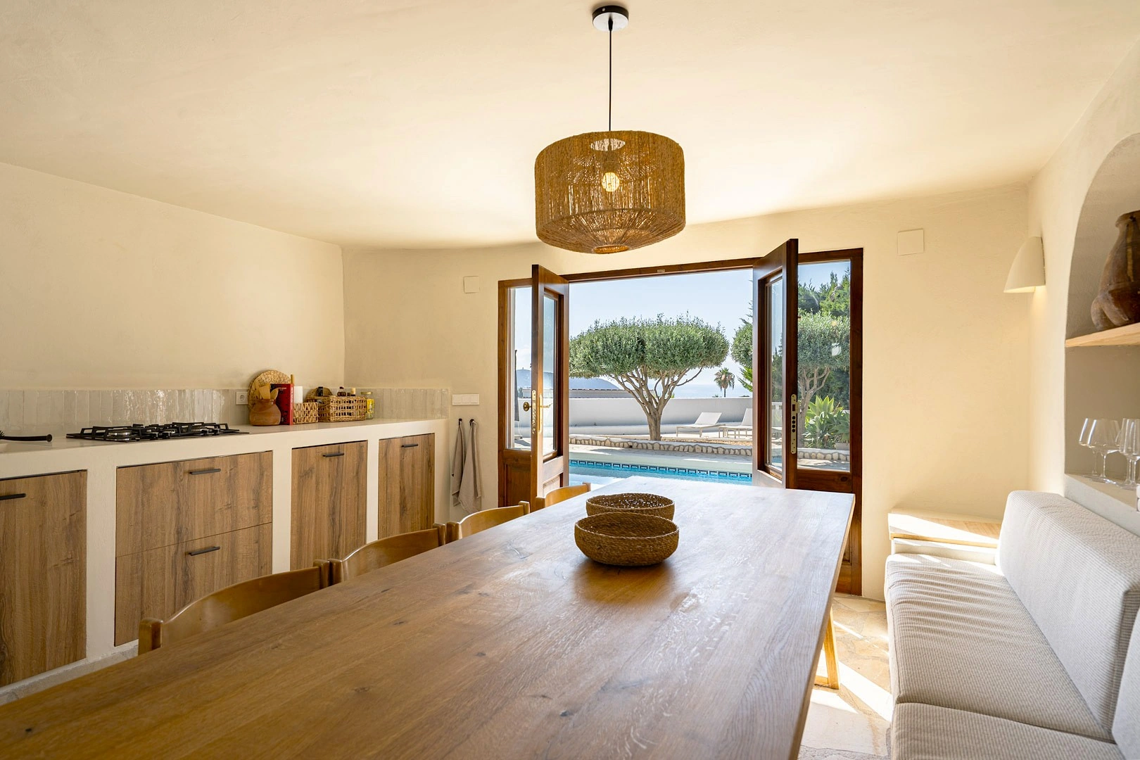 Exklusive renovierte mediterrane Villa mit 4 Schlafzimmern und Meerblick zum Verkauf in Moraira.