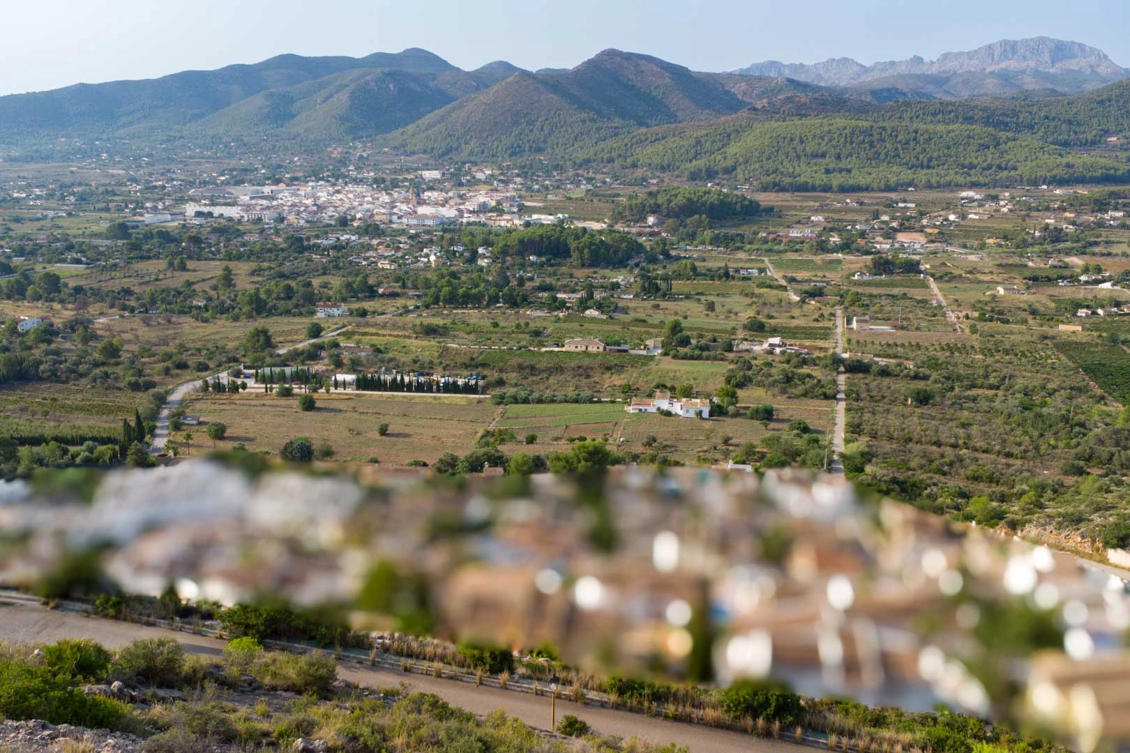 Urban plot with open views of the Jalón Valley.