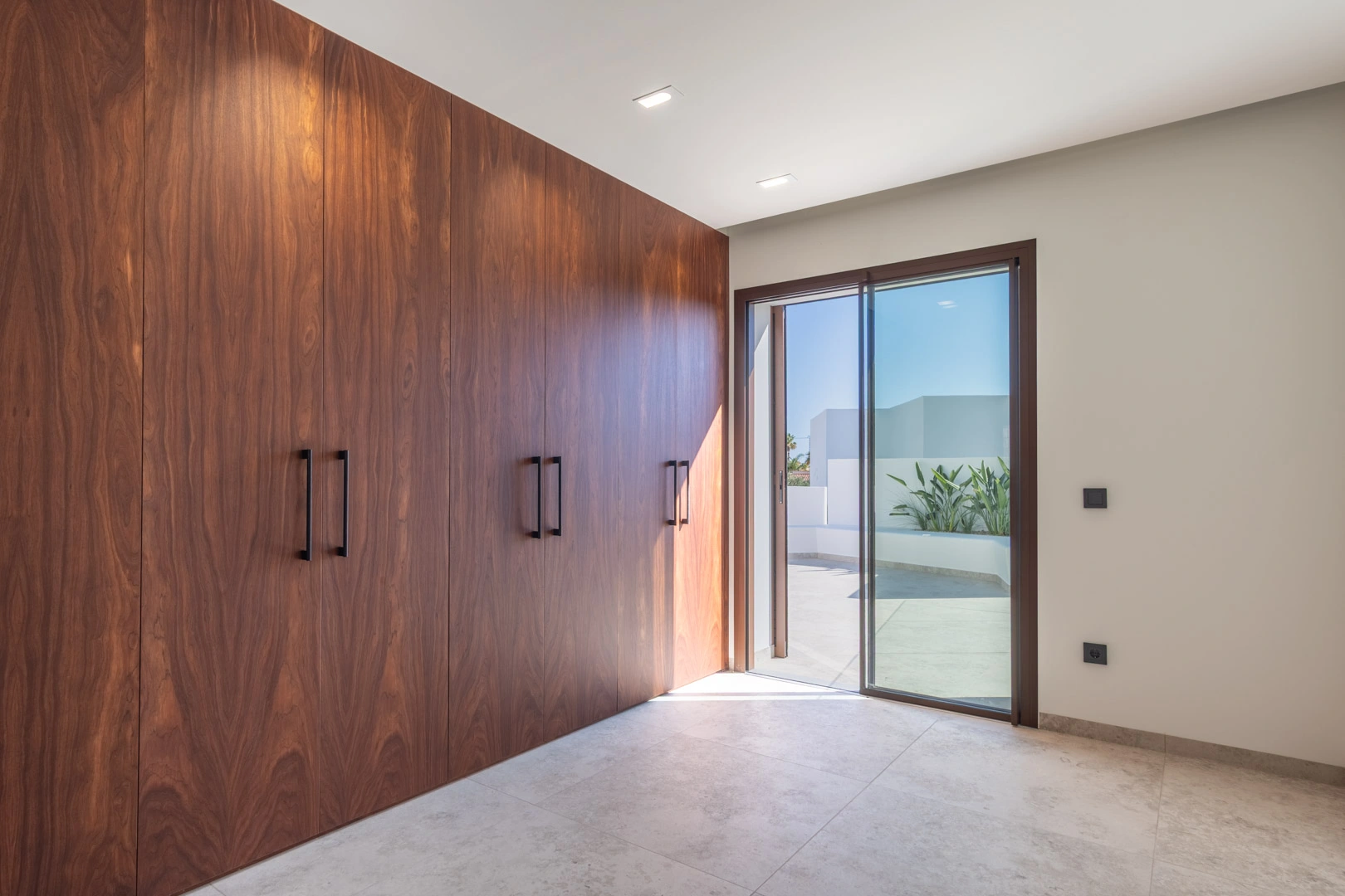 Exclusiva villa moderna cerca de la playa de La Fustera