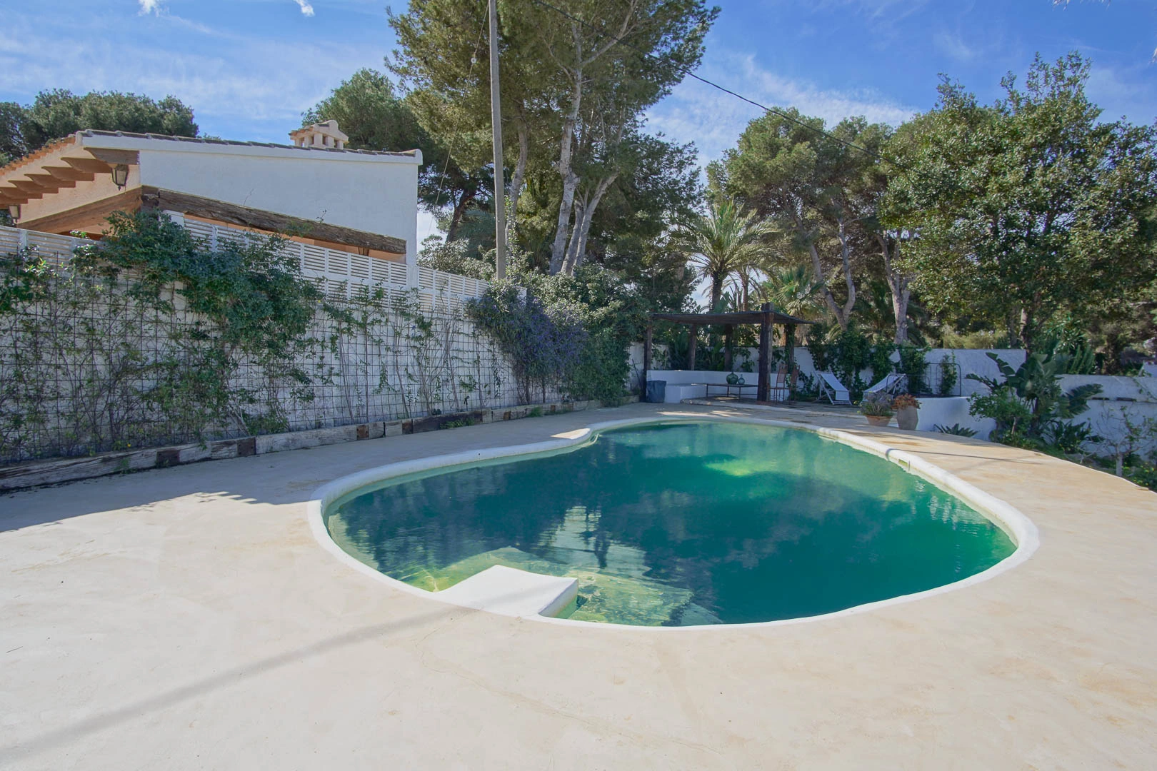 Superbe villa de style rustique avec vue sur la mer et le Montgo.