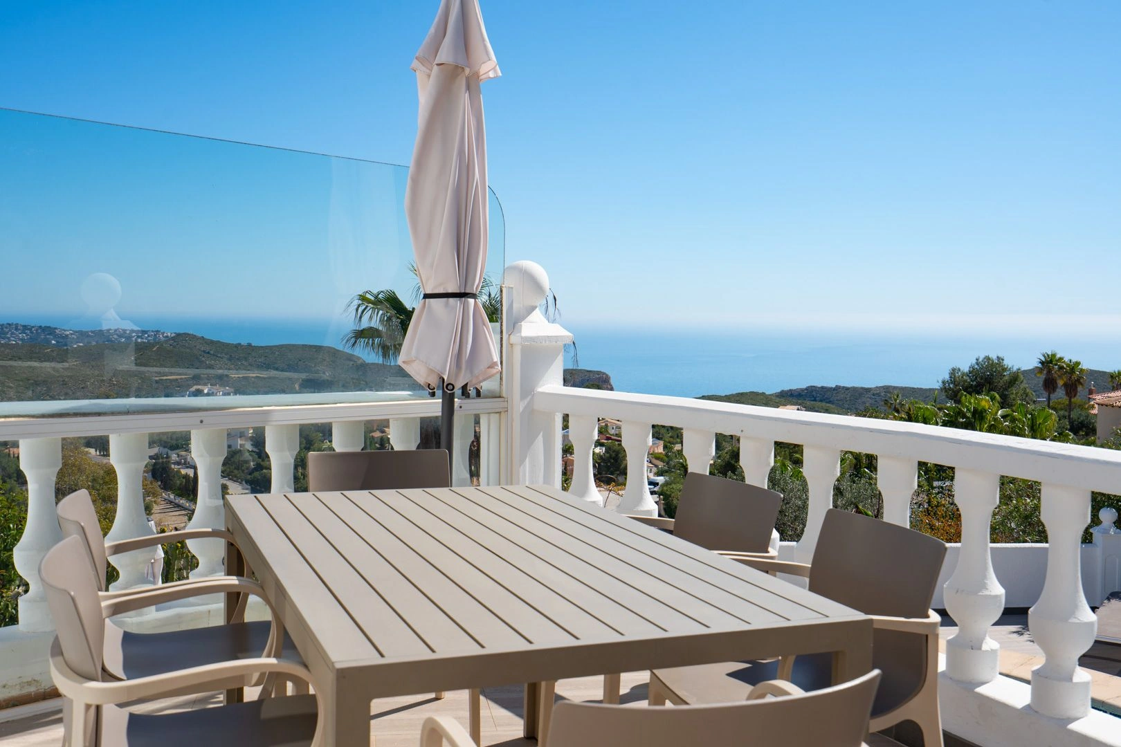 Villa tradizionale esclusiva con spettacolari viste sul mare a Cumbre del Sol