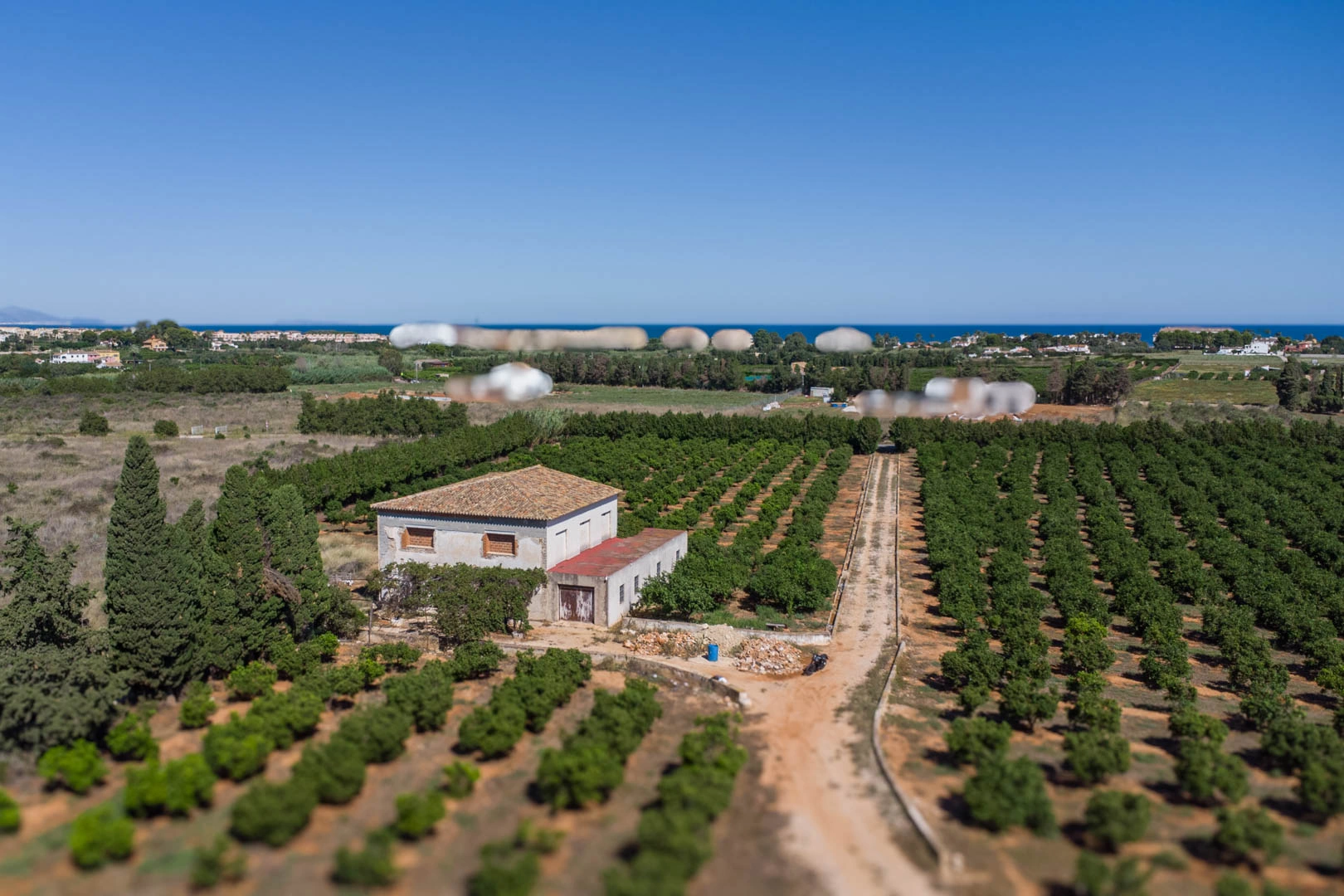 Casa de campo para reformar con gran parcela a la venta en Denia
