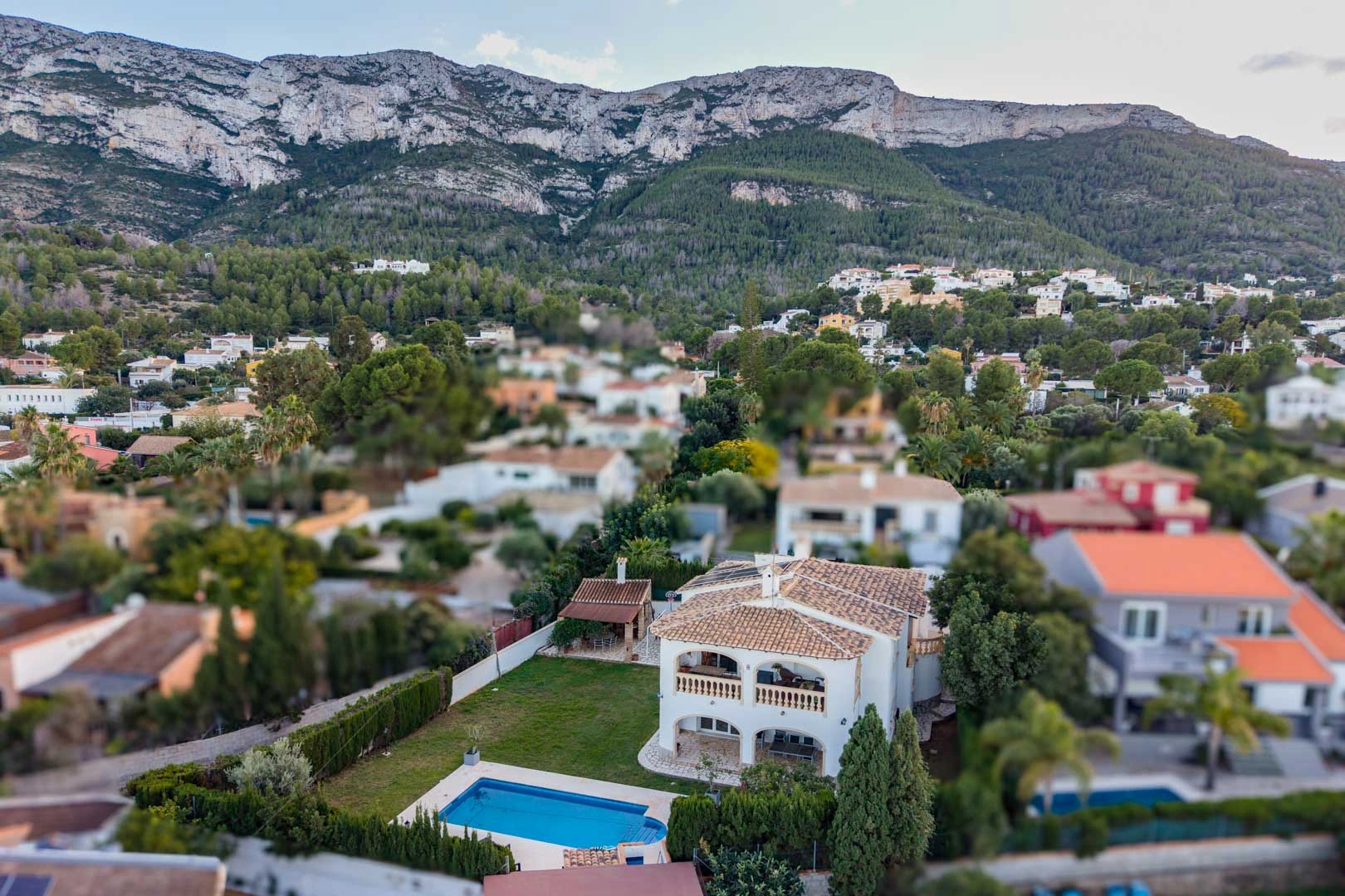 Villa con vistas al mar a la venta en Denia