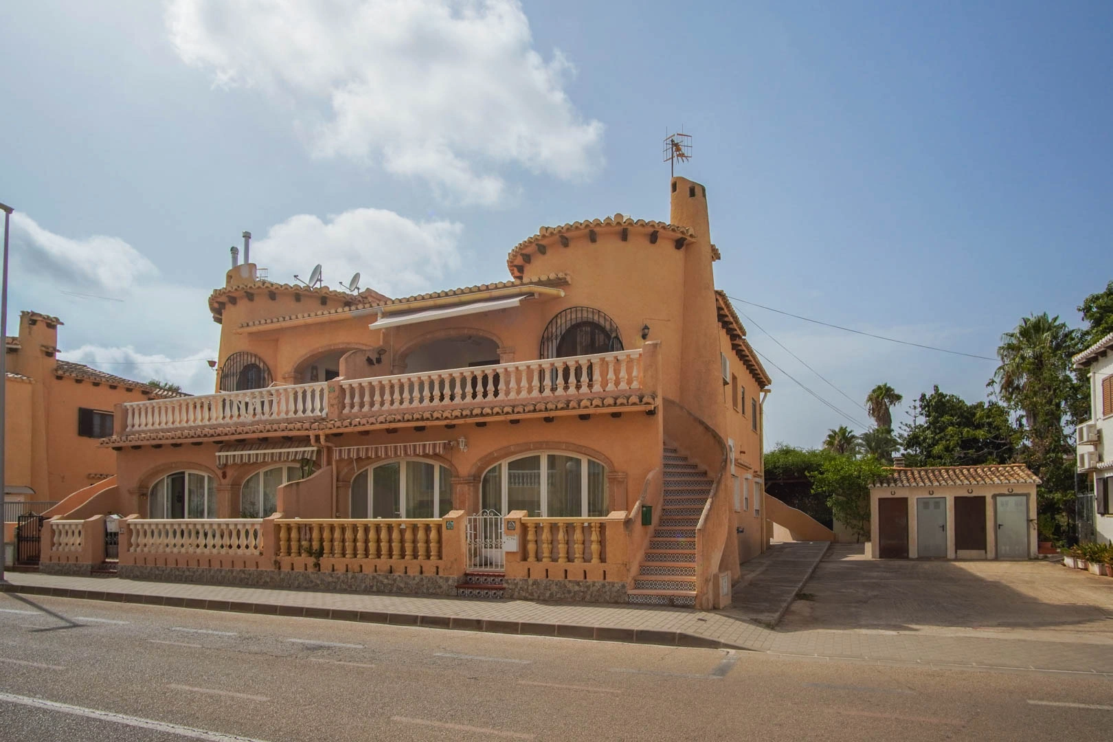 AR55252 - Piso bajo a la venta en Denia, muy cerca al centro, Las Rotas y puerto deportivo