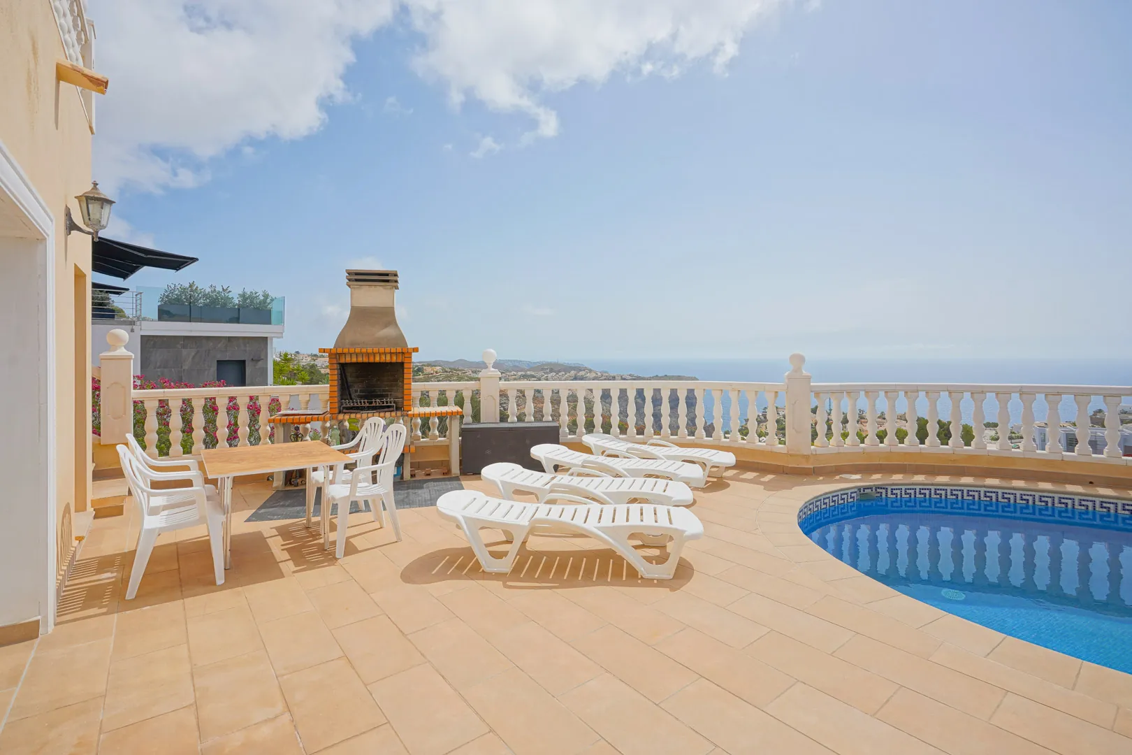 Villa mit herrlichem Meerblick zum Verkauf in Cumbre del Sol