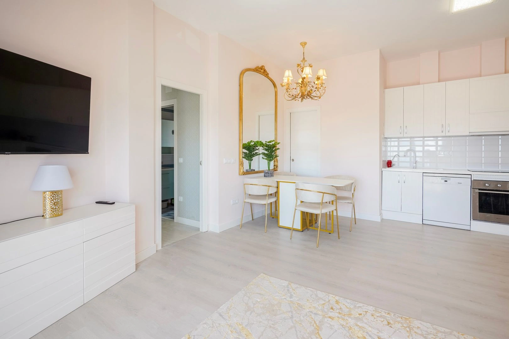 Apartamento de dos dormitorios en primera línea en venta en Altea