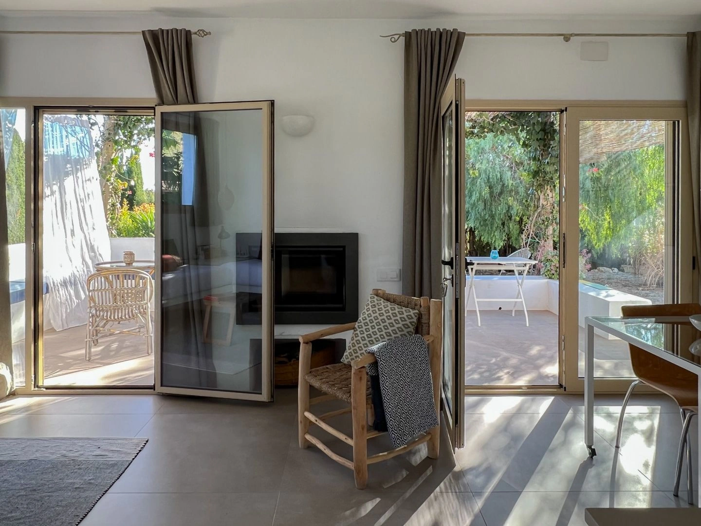 Charmante villa au pied du Montgó avec piscine et maison d'invités.