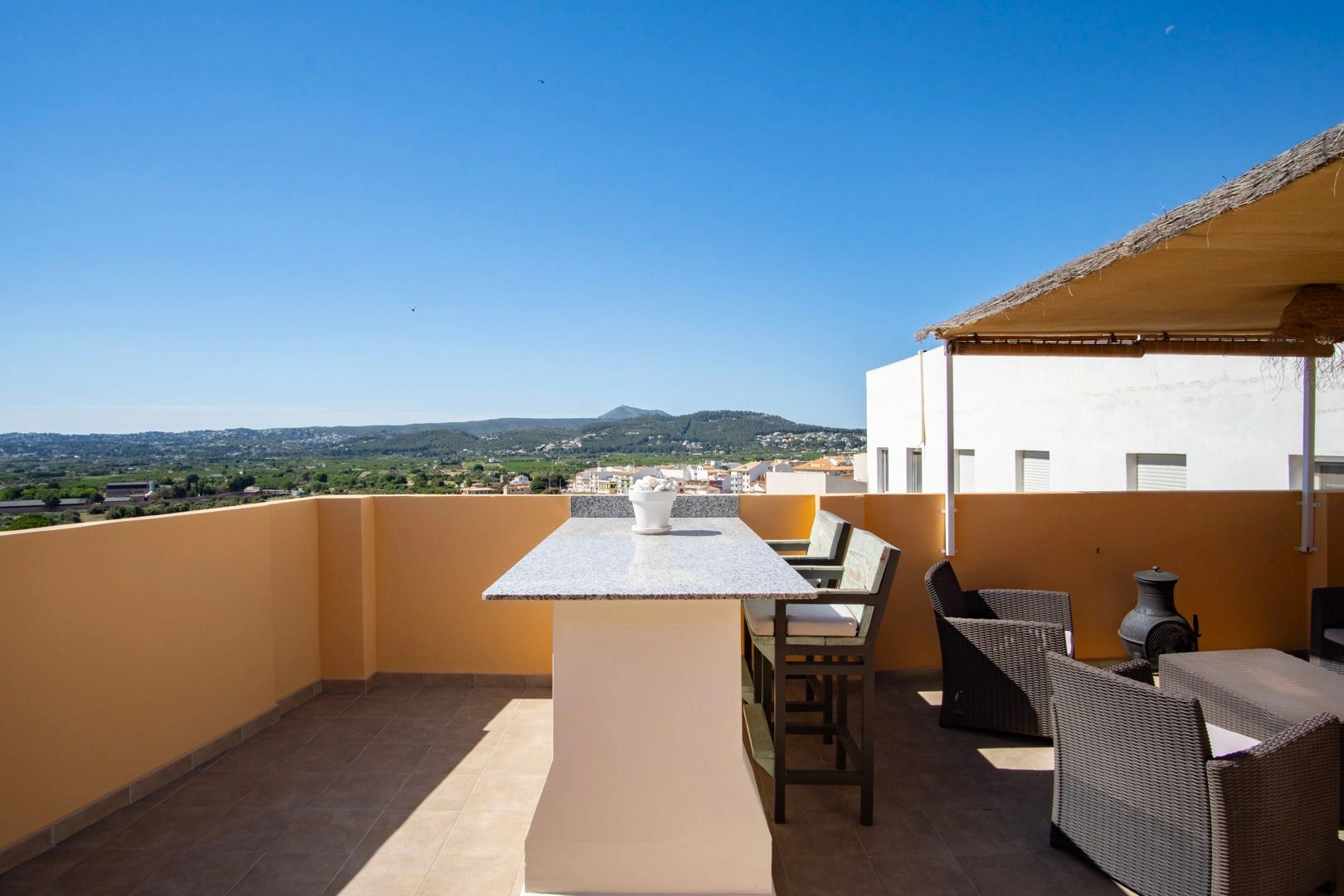Penthouse rénové avec vue sur la mer à vendre au centre de Jávea