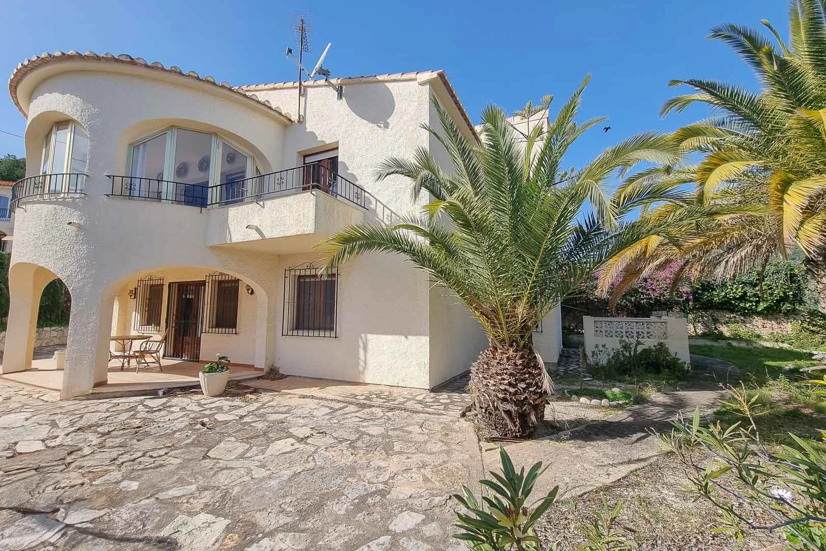 Villa mit Meerblick, 200 Meter vom Strand entfernt und mit geplantem Renovierungsprojekt, zu verkaufen in Calpe