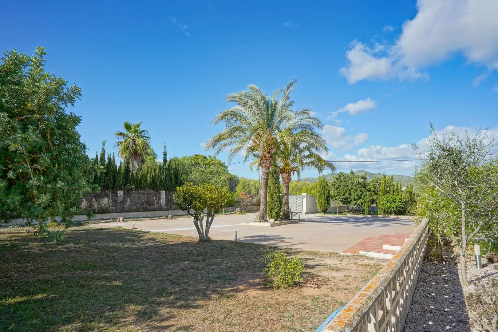 Spettacolare villa su grande terreno e piscina a Jávea