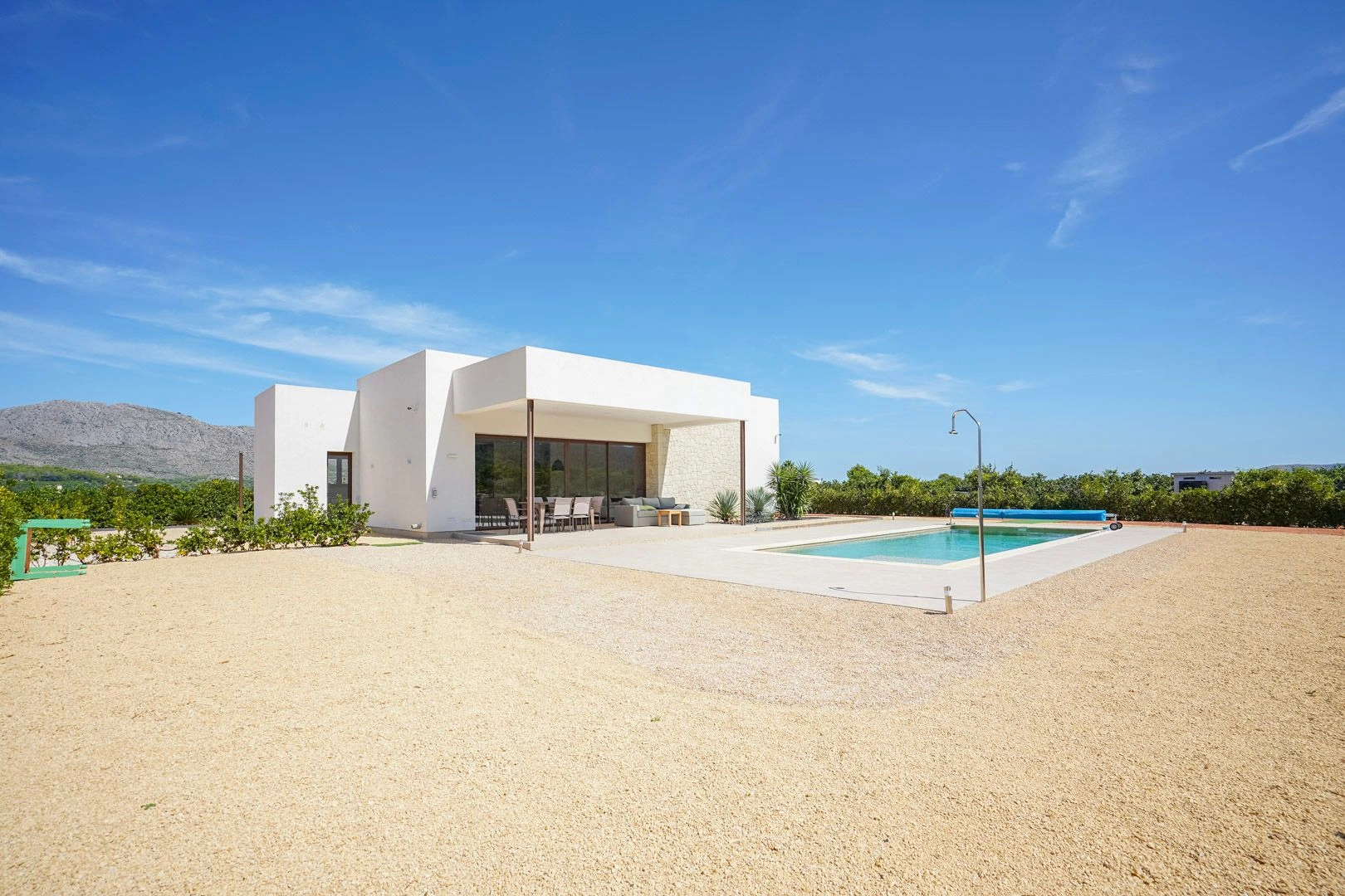Villa moderna en gran parcela en venta en Beniarbeig