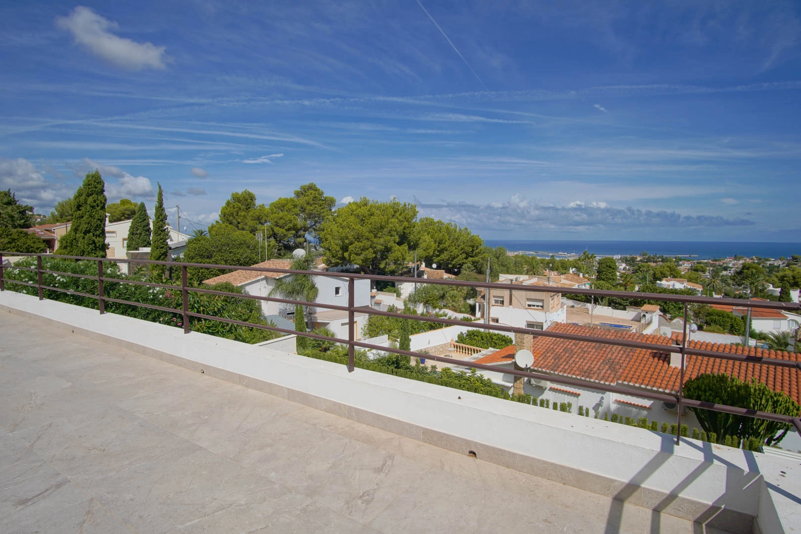 Villa moderna con vistas panorámicas al mar a la venta en Denia