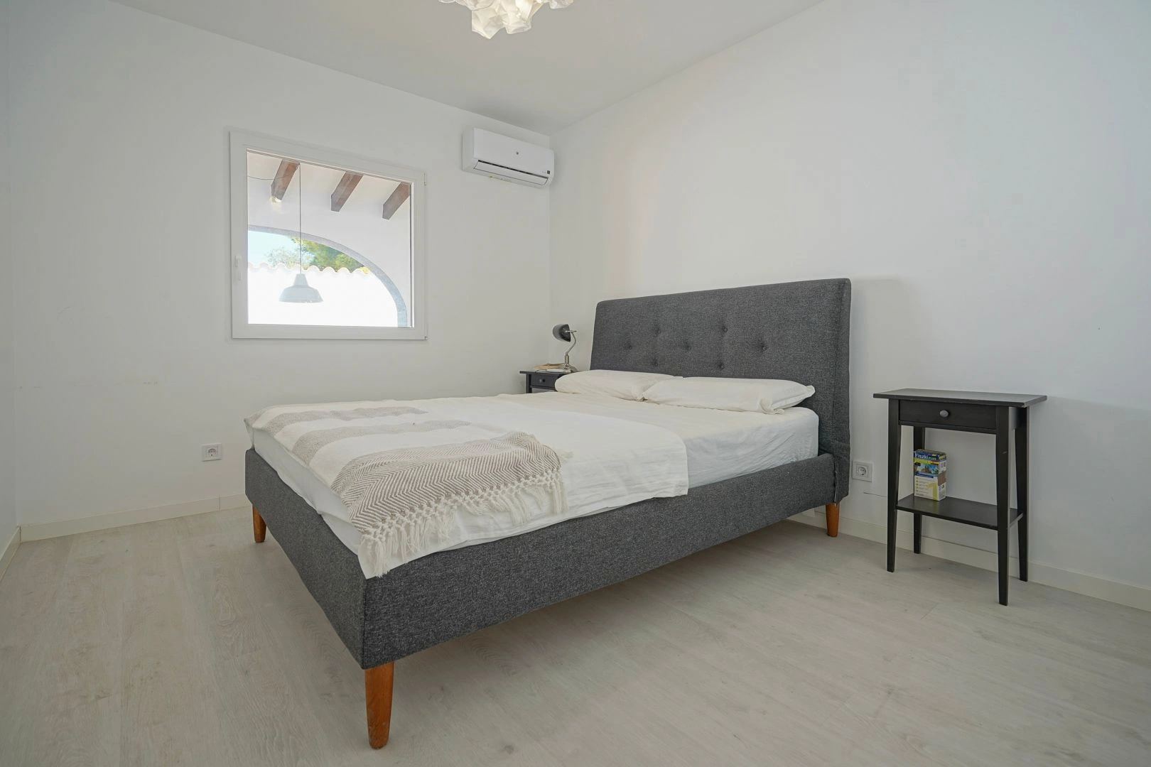 Villa reformada de 5 dormitorios en venta a 500m de la playa y centro de Calpe