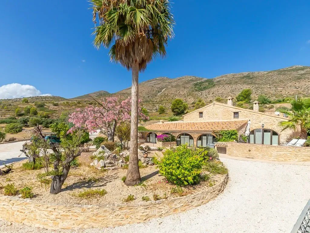 Encantadora finca rústica en venta en Benissa, con auténtico carácter mediterráneo.