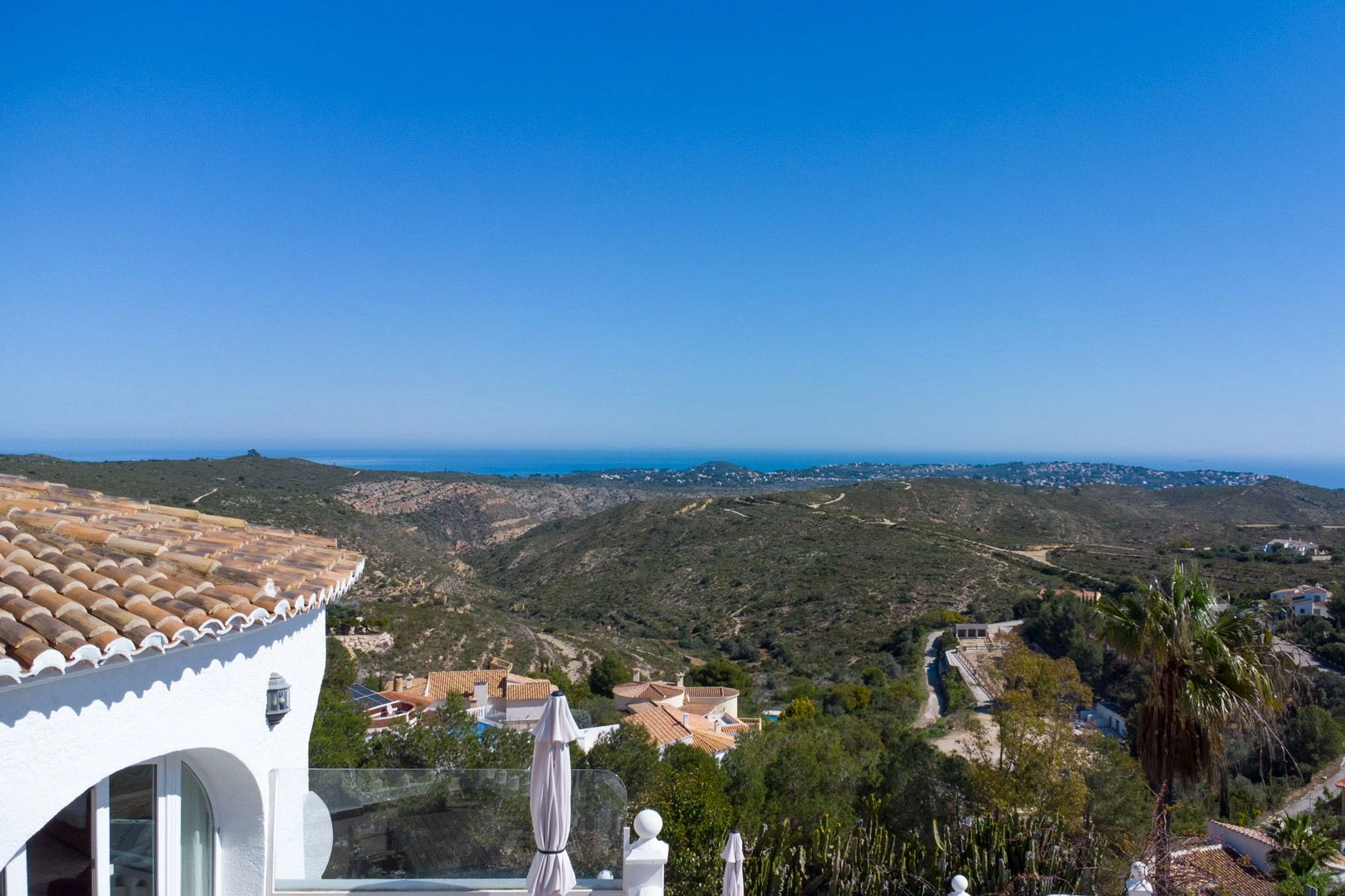 Villa tradizionale esclusiva con spettacolari viste sul mare a Cumbre del Sol