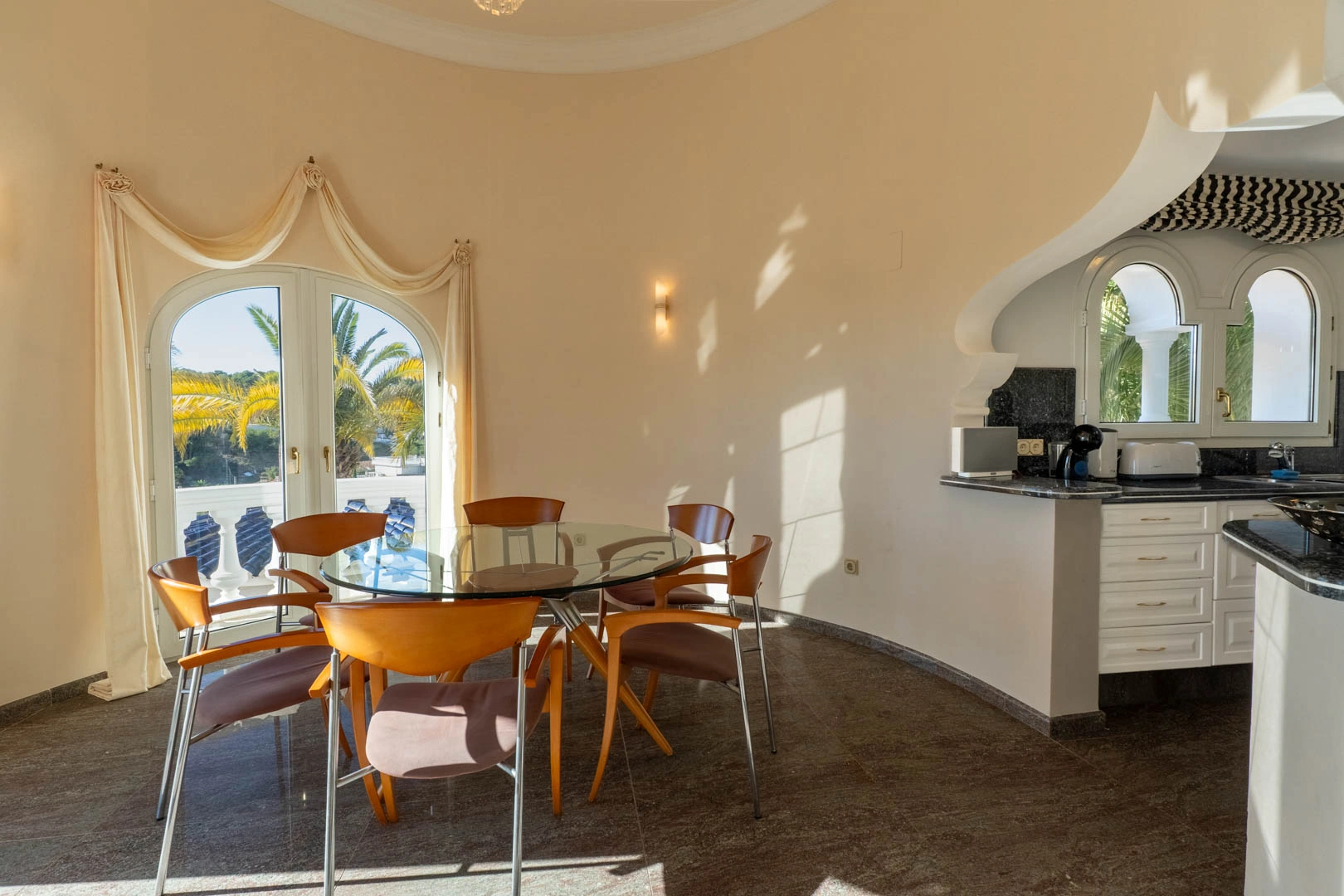 Mediterrane Villa mit Panoramablick auf das Meer zum Verkauf in Benissa.