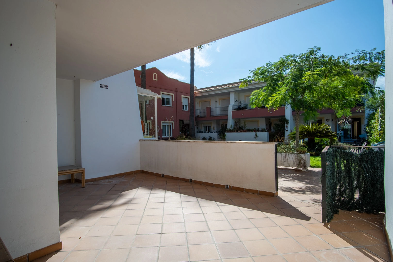 Apartamento en planta baja con piscina comunitaria en venta en Jesús Pobre.