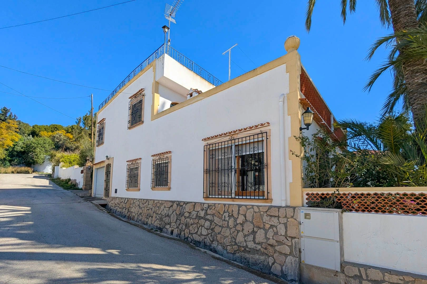 Villa avec vue sur la mer à quelques minutes du port de Javea.