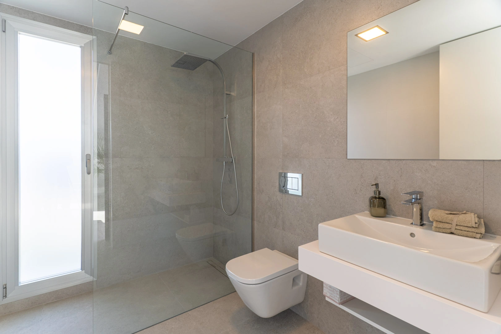 Villa moderna con piscina privada a la venta en Finestrat