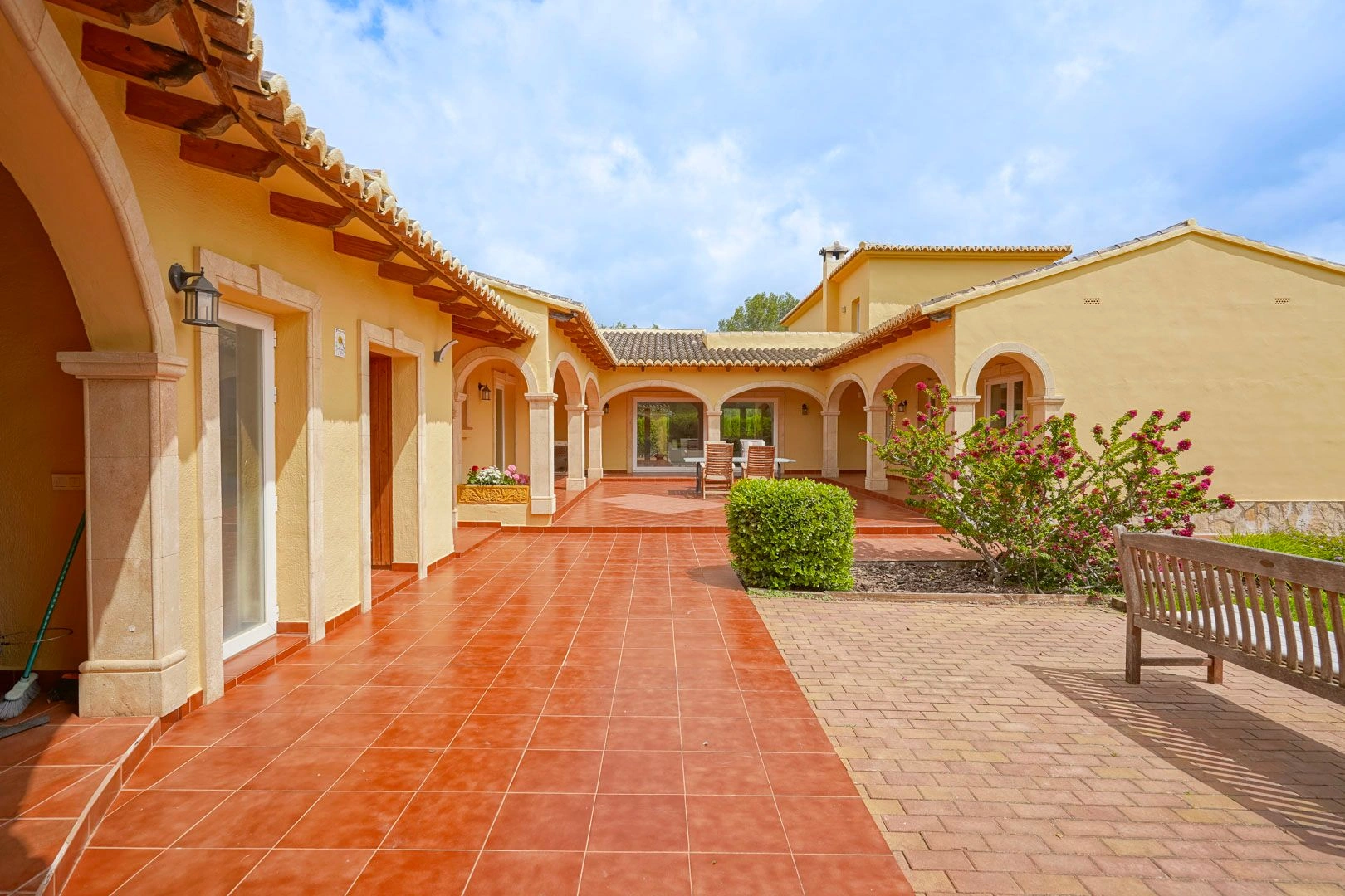 villa en gran parcela en venta en Gata de Gorgos