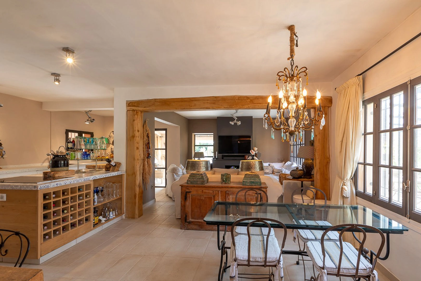 Renovated single-storey villa with pool and garden.
