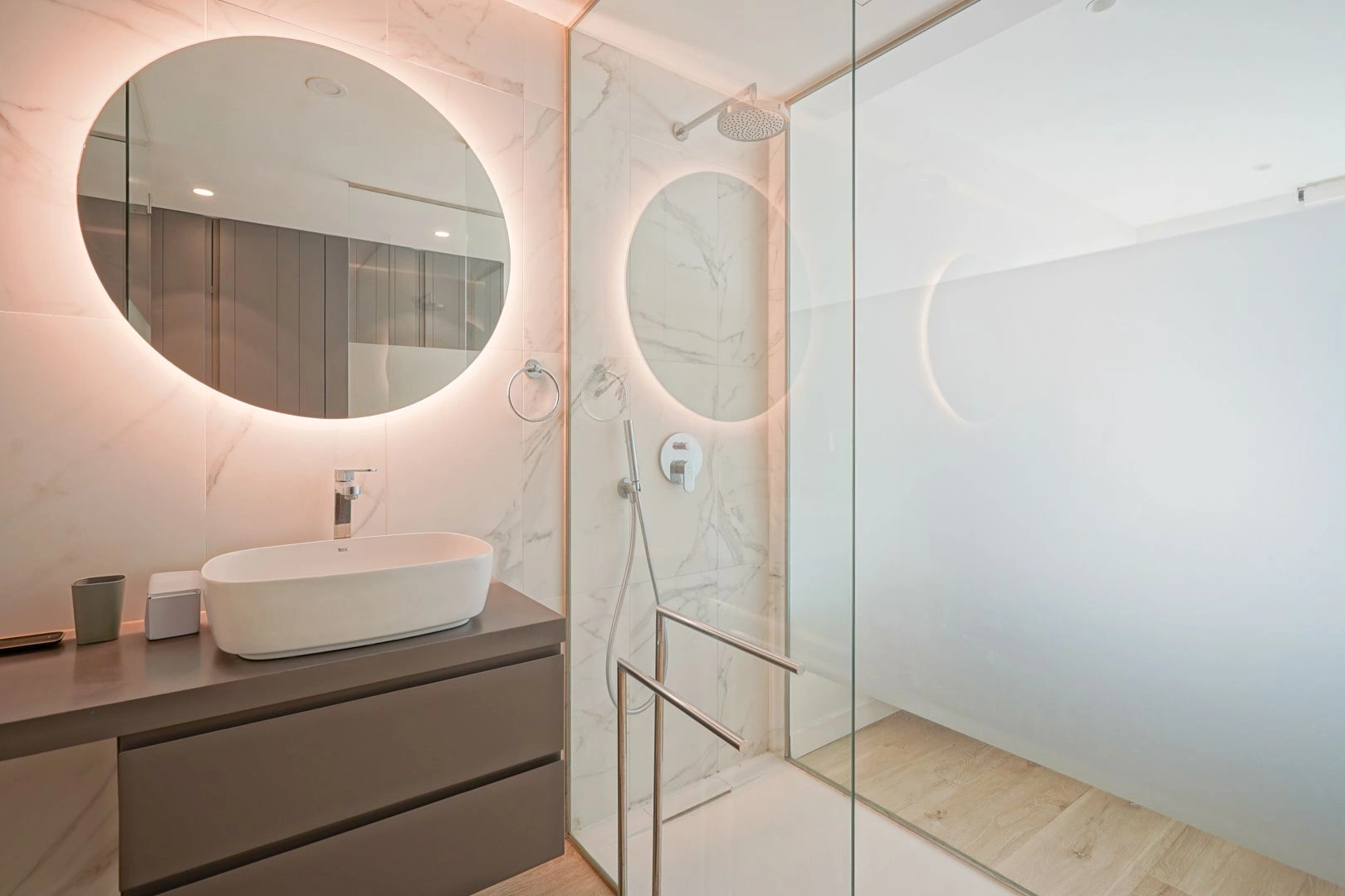 Luminoso y moderno apartamento de dos dormitorios en venta en Cumbre del Sol.