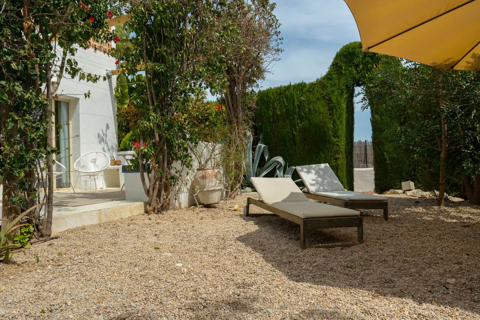Charmante villa au pied du Montgó avec piscine et maison d'invités.