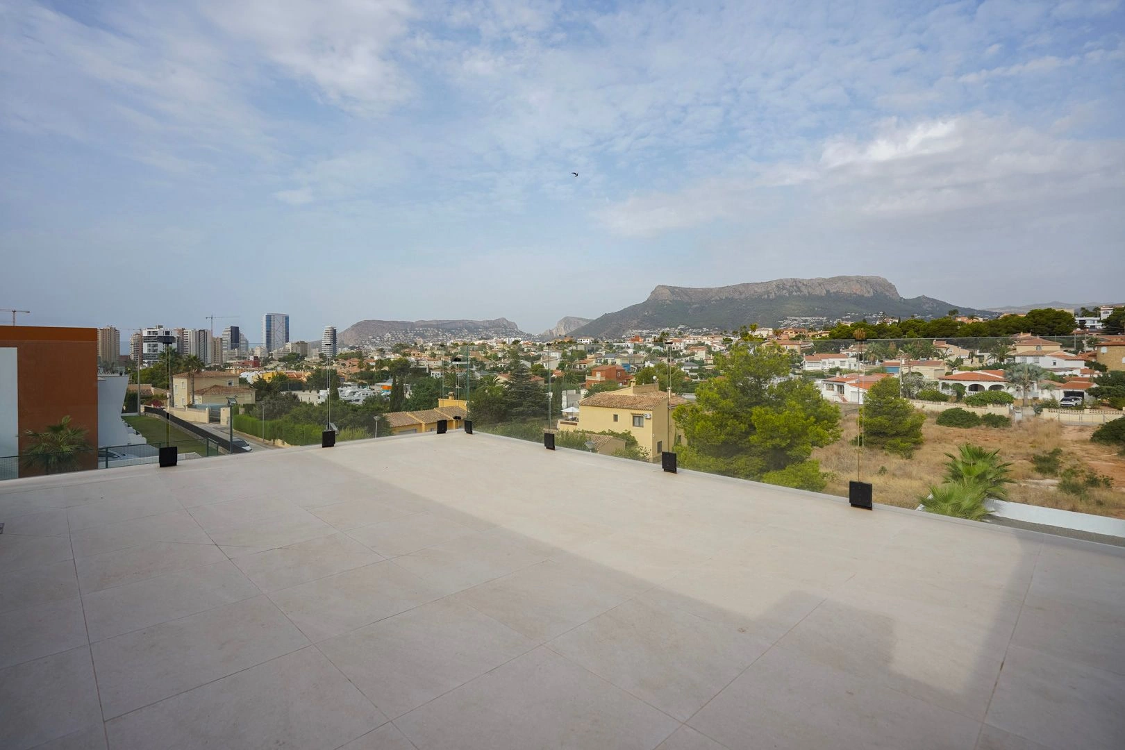 Moderne nieuwbouw geschakelde chalet te koop in Calpe