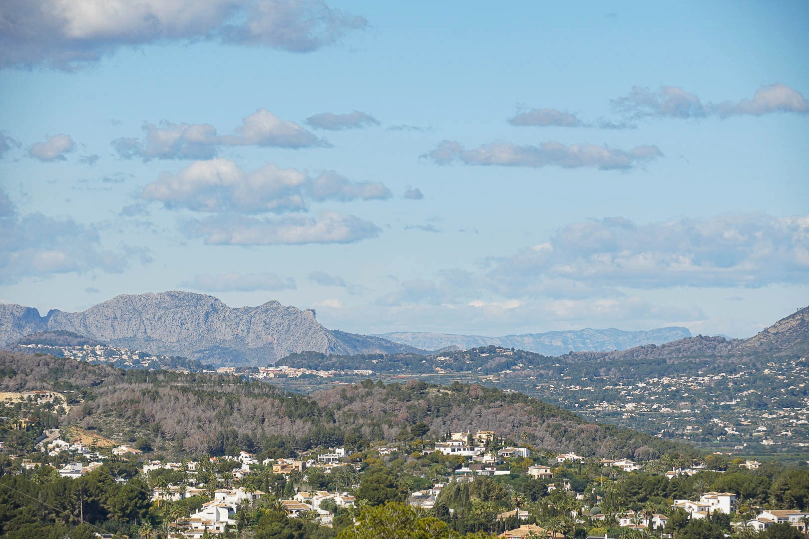 Superbe villa de style rustique avec vue sur la mer et le Montgo.