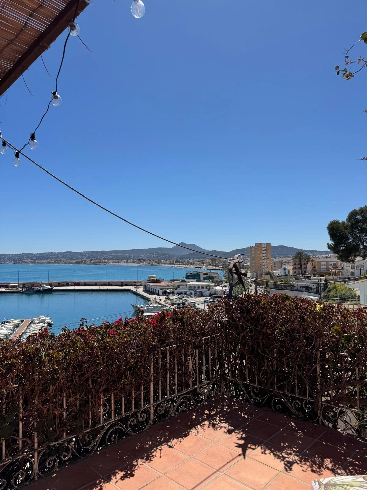 Se vende casa independiente en el puerto de Javea