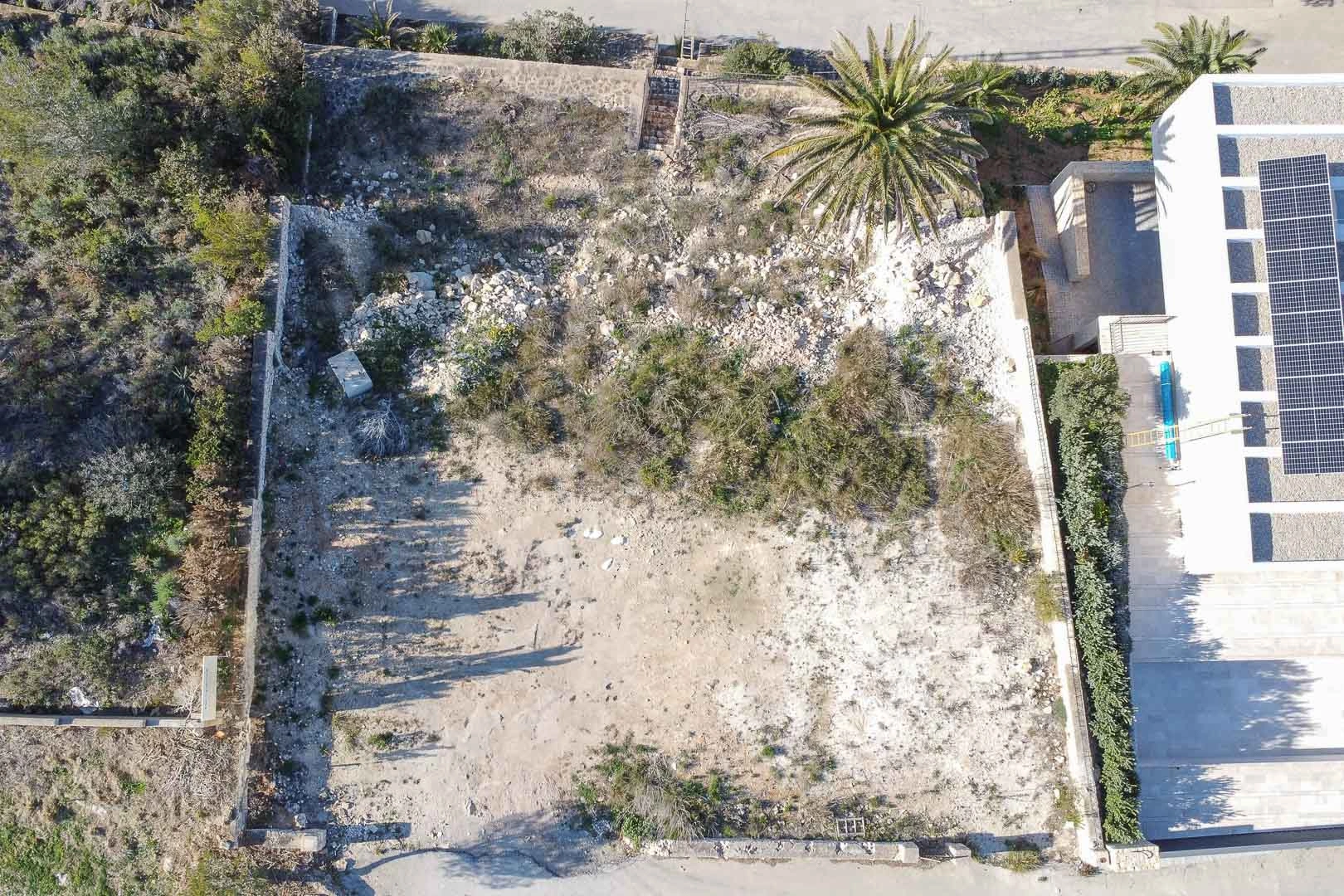 Proyecto de diseño con licencia de obras concedida con vistas panorámicas al mar y a la montaña en venta en Moraira.