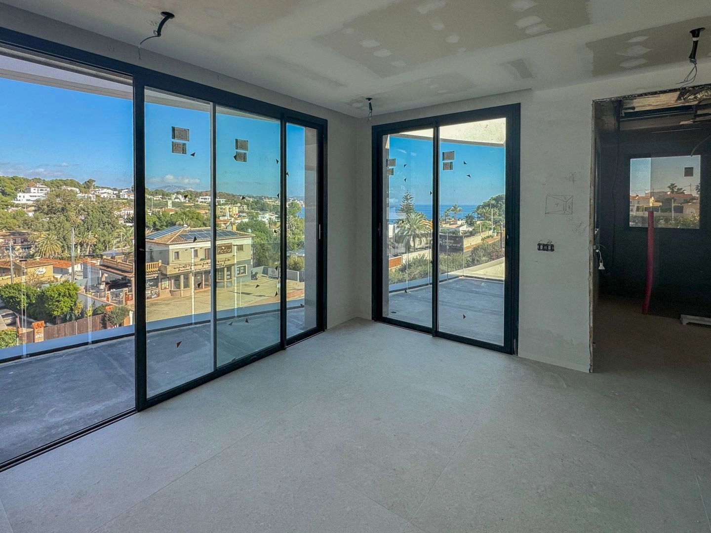 Villa di lusso di nuova costruzione con vista sul mare e a pochi passi dalla spiaggia in vendita a Benissa