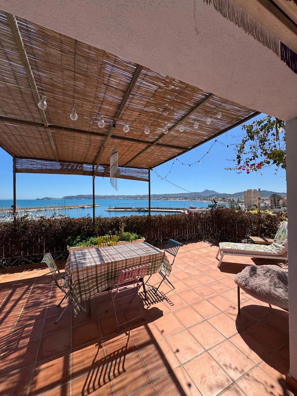 Se vende casa independiente en el puerto de Javea