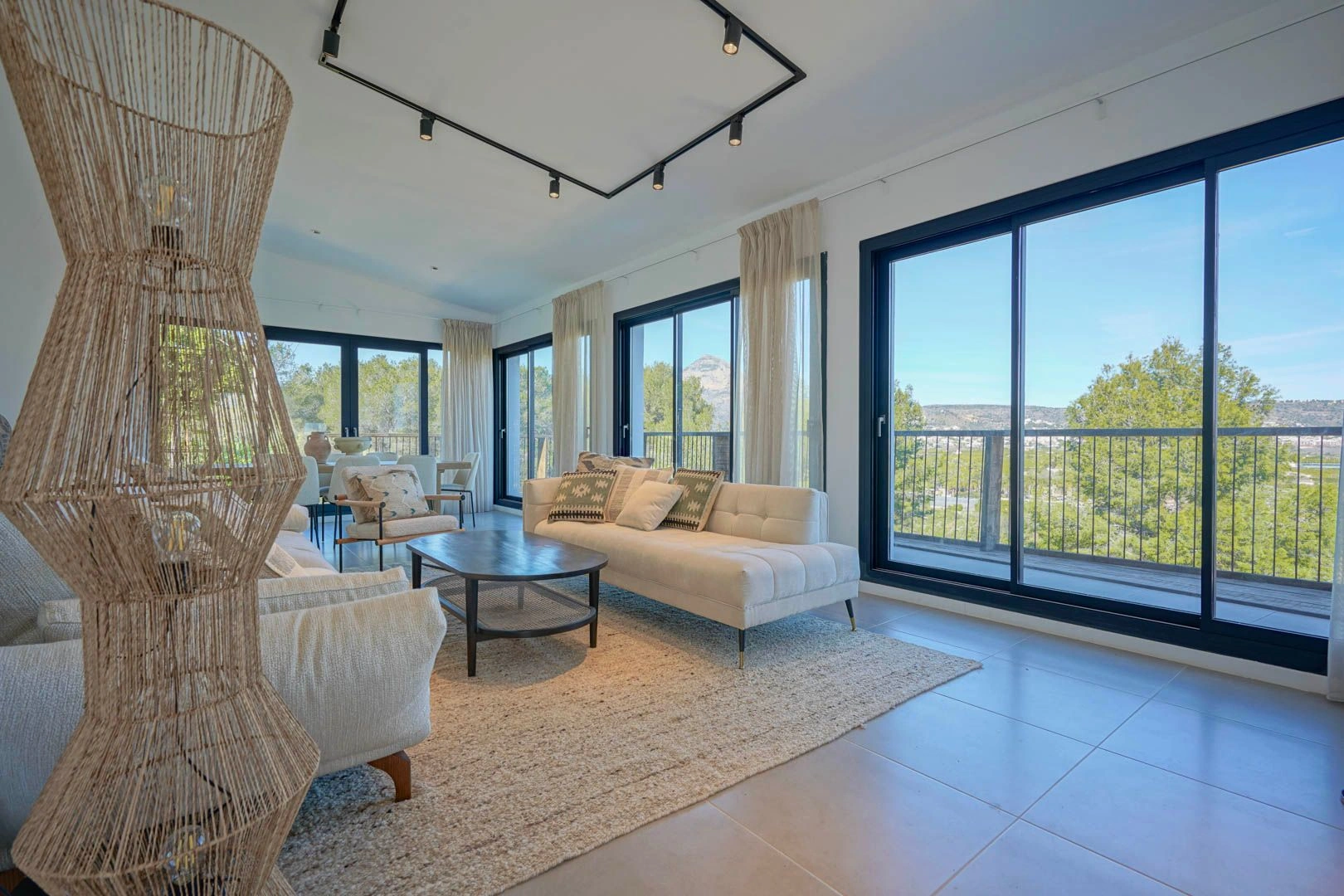 Superbe villa moderne avec vue panoramique sur la mer à Javea.