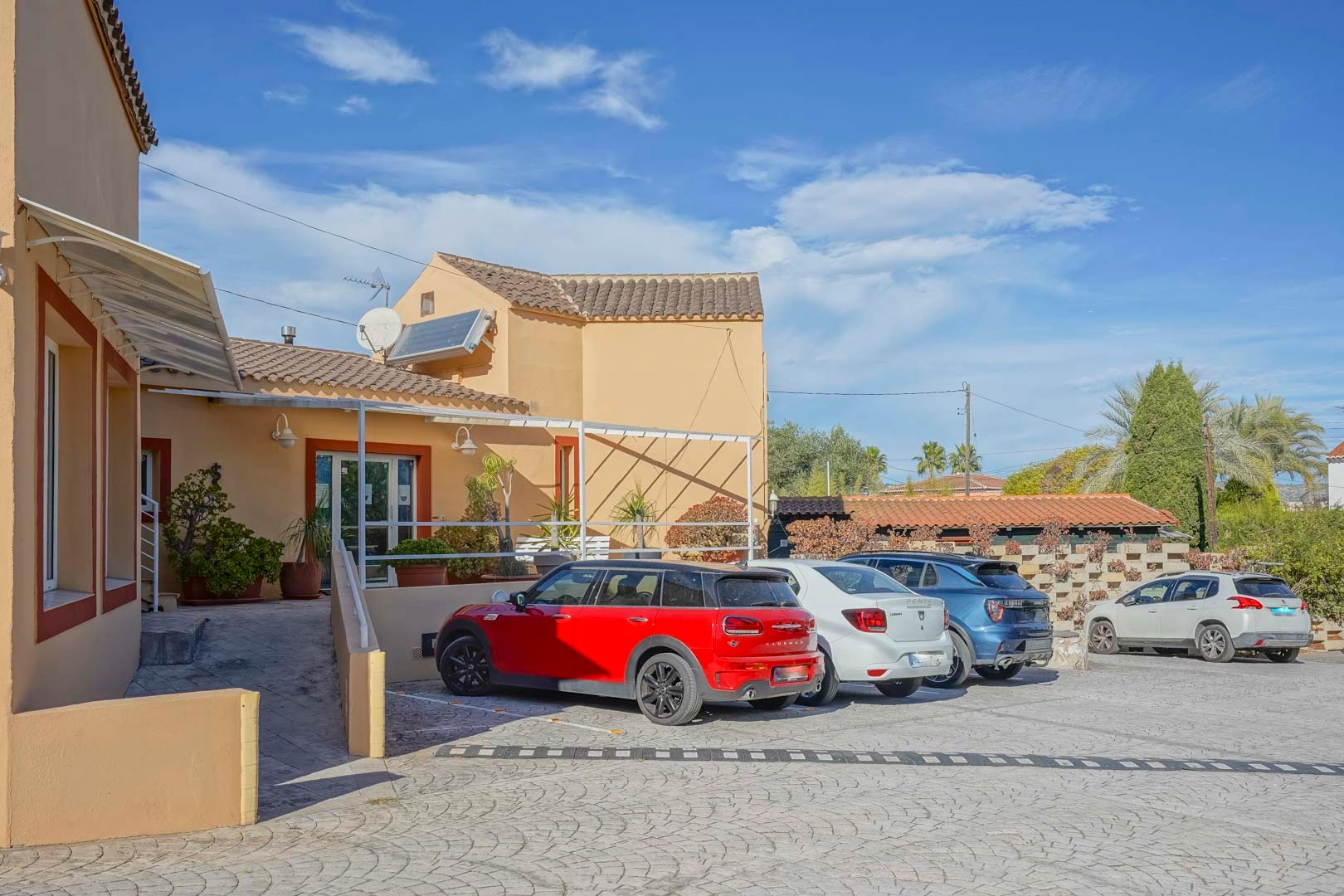 Chalet con consultorio médico en venta en Jávea.