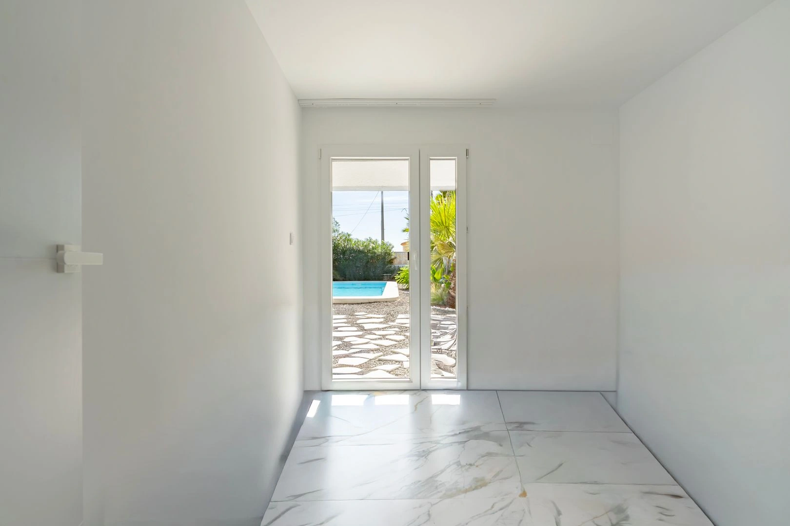 Villa reformada de 5 dormitorios en venta a 500m de la playa y centro de Calpe