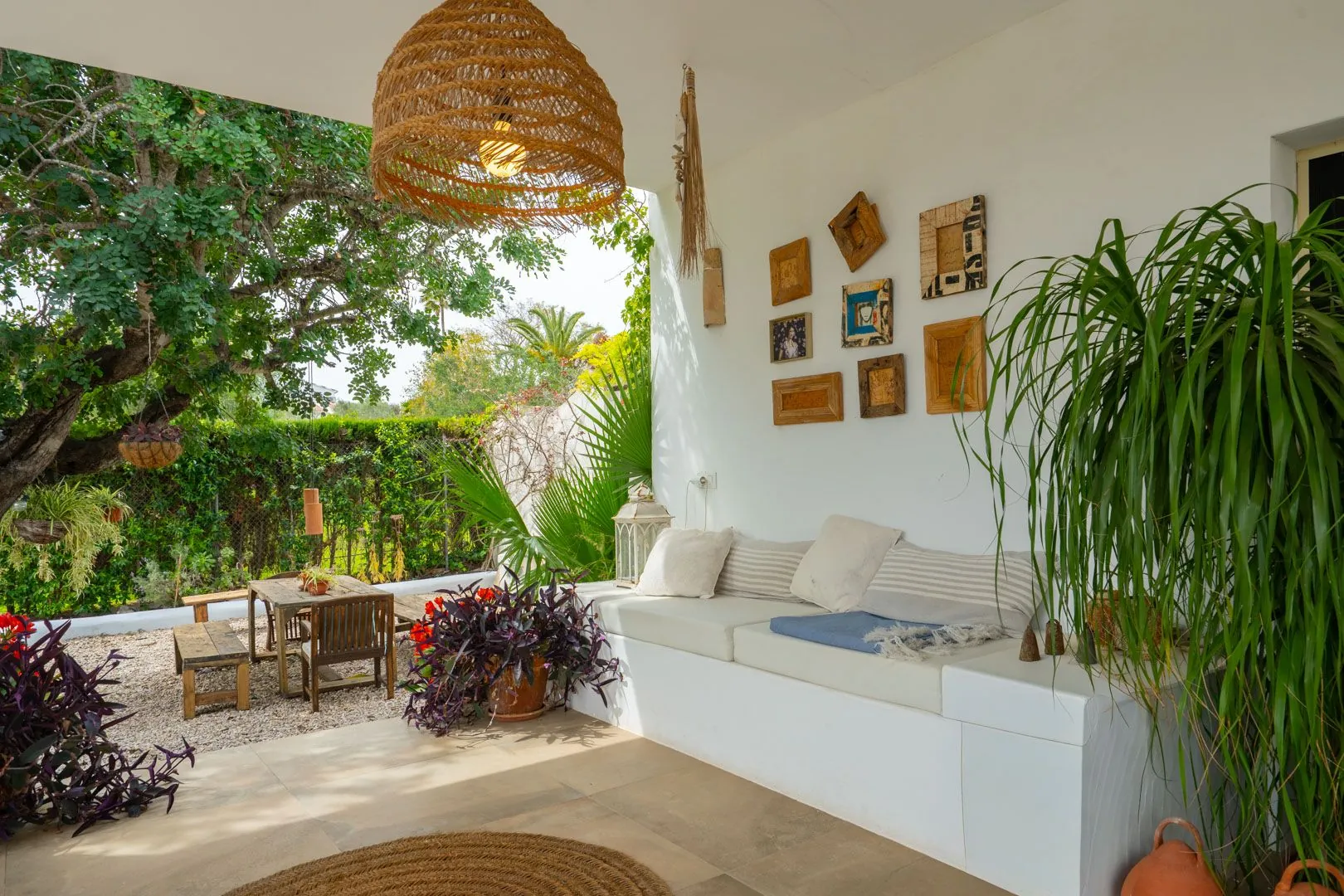 Charmante villa au pied du Montgó avec piscine et maison d'invités.