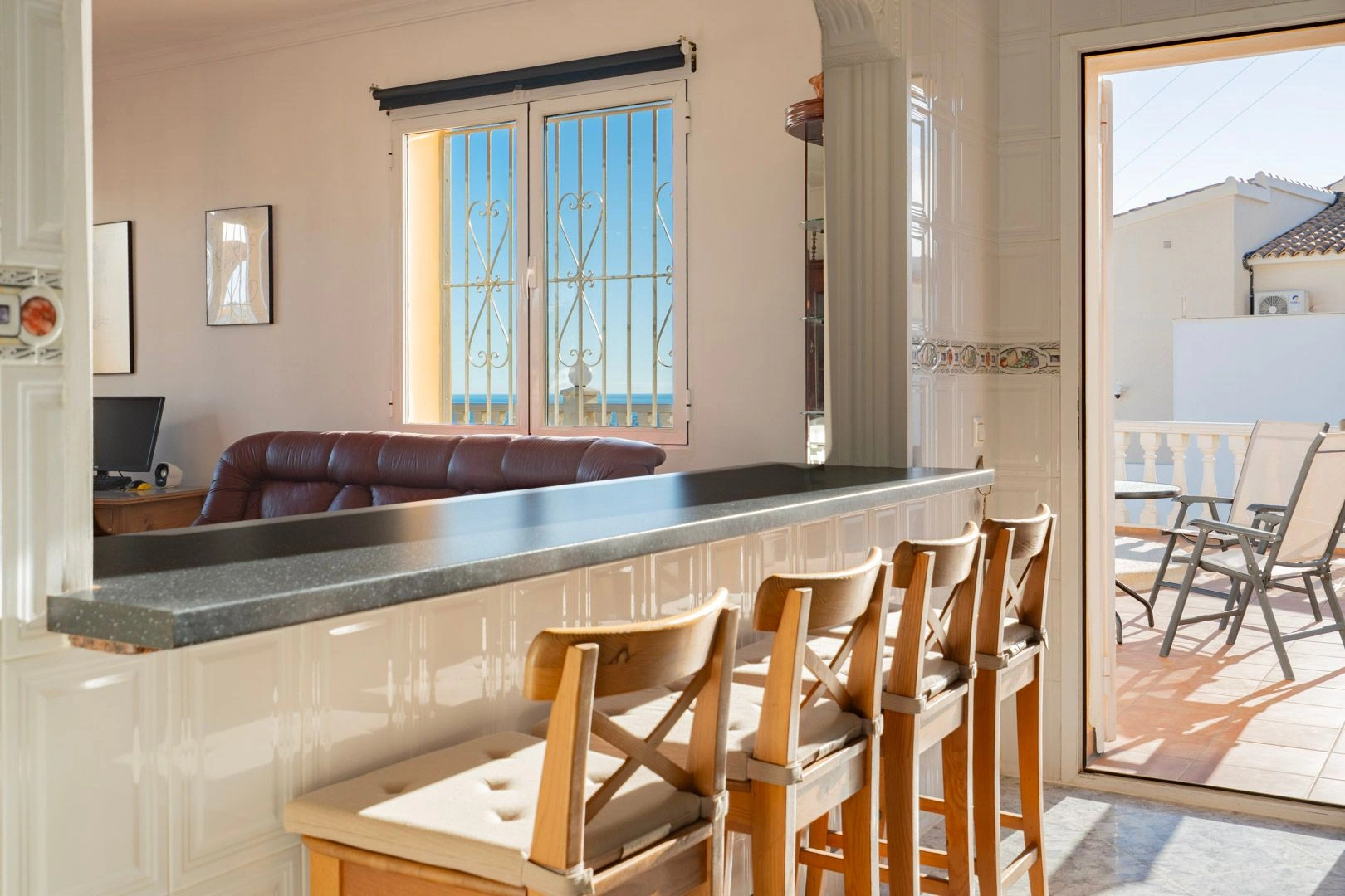 Villa con casa de invitados y vistas panoramicas al mar en venta en Calpe