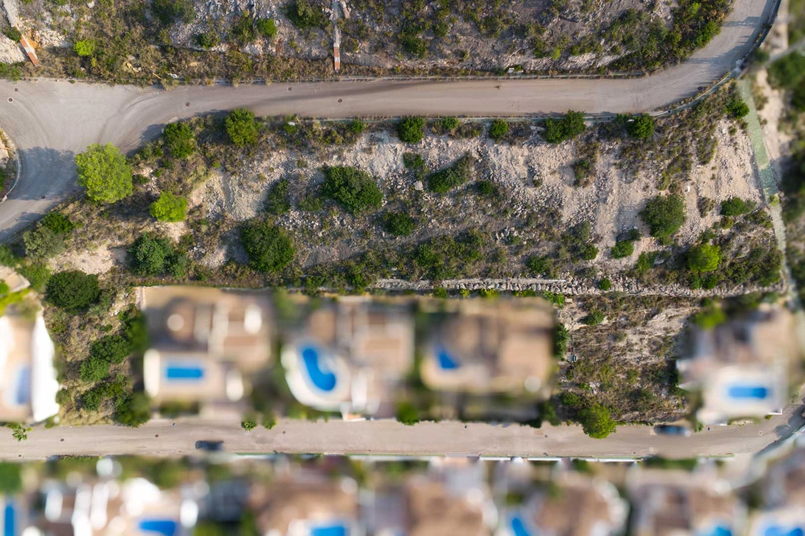 Urban plot with open views of the Jalón Valley.