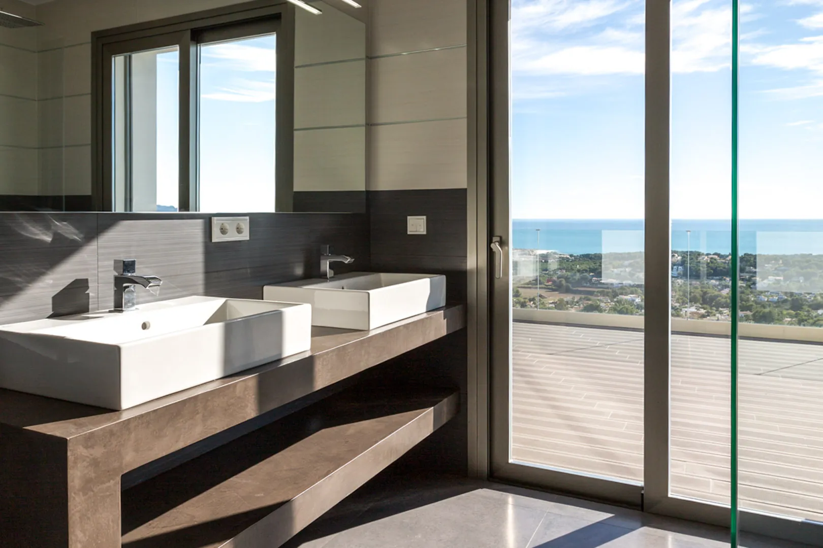 Villa moderna con vistas panoramicas al mar a la venta en Moraira.