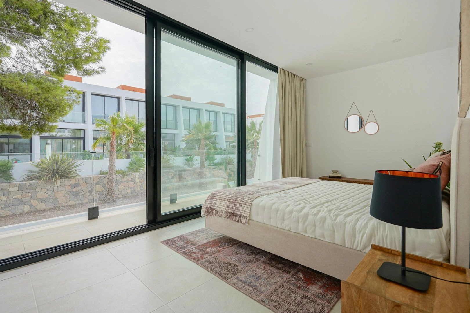 Moderne nieuwbouw geschakelde chalet te koop in Calpe
