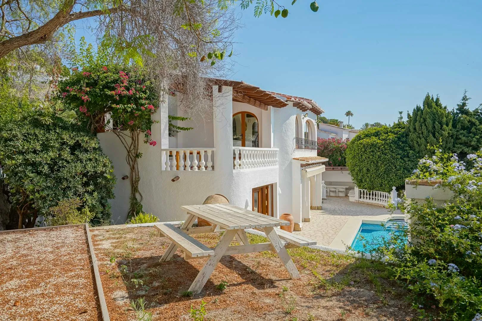 Exklusive renovierte mediterrane Villa mit 4 Schlafzimmern und Meerblick zum Verkauf in Moraira.