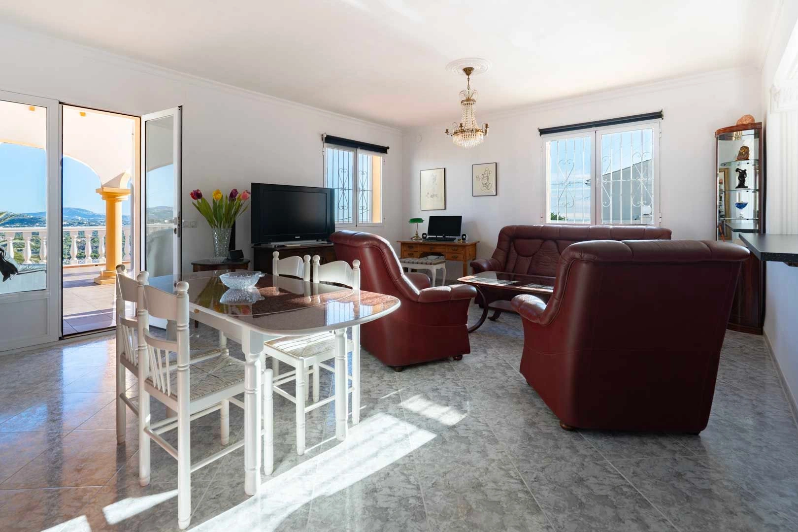 Villa con casa de invitados y vistas panoramicas al mar en venta en Calpe