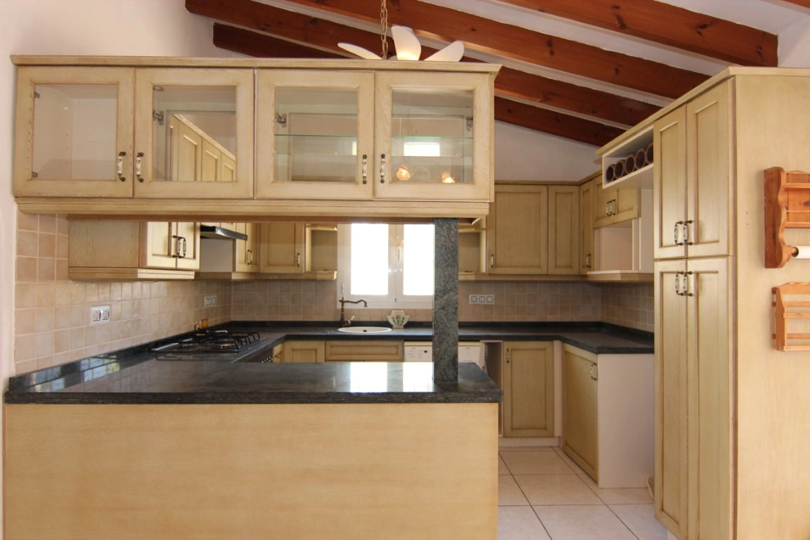 Preciosa villa con vistas panorámicas al mar en venta en Moraira.